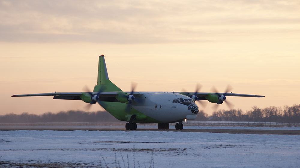 Літак Ан-12 відкрив авіаційний рік на аеродромі "Біла Церква"